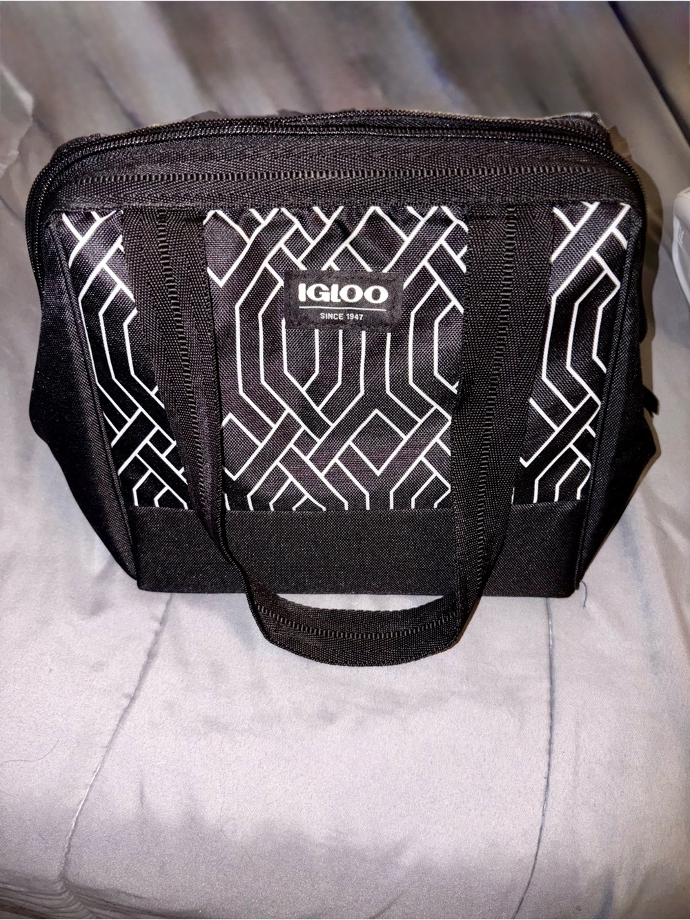 Igloo Black and White Geometric Toiletry Cooler Bag